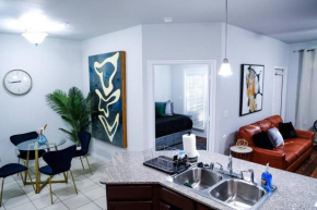 Cozy 2bdrm Apt near Kessler Park, Bishop Arts, Trinity Groves & Downtown Dallas